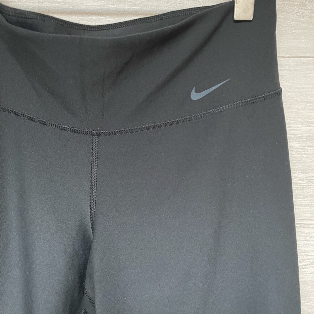 *❗️NWT❗️| Nike | cropped capris. Size S. - Picture 2 of 10